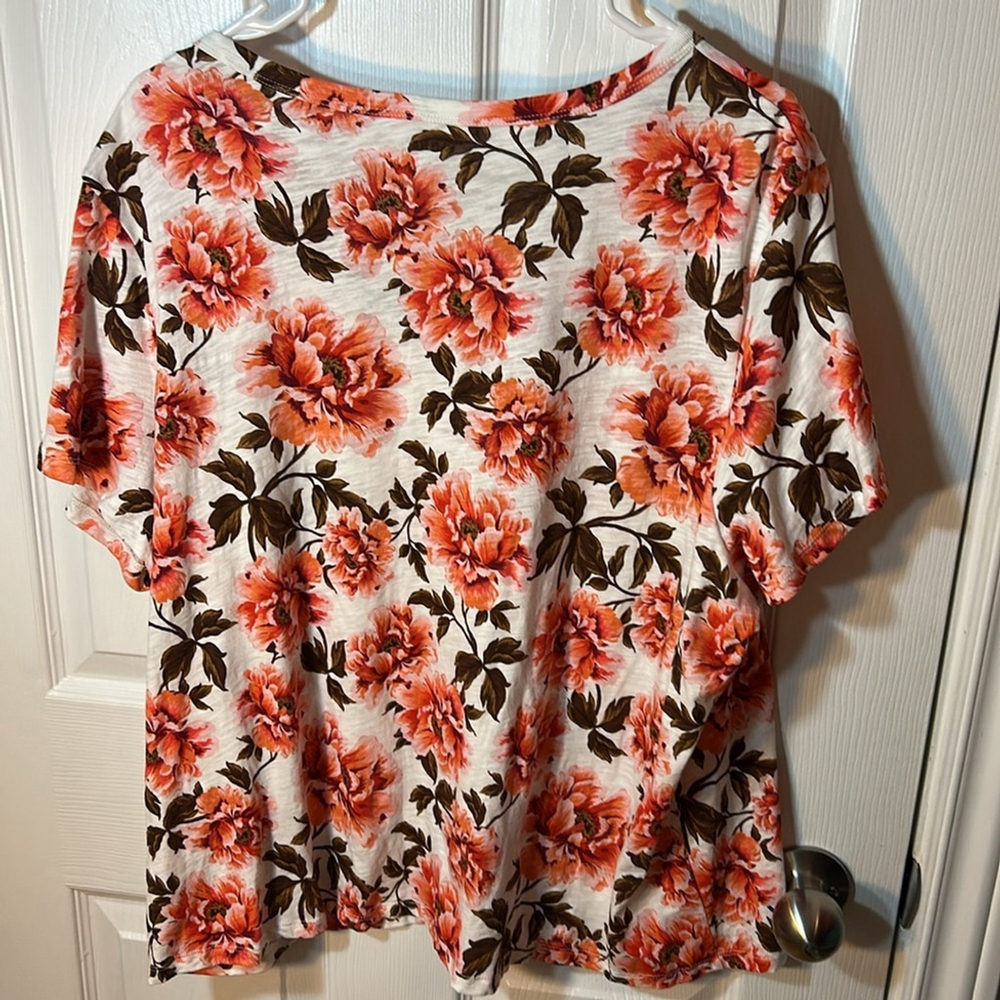 Old Navy EveryWear Printed Slub-Knit T-Shirt in Floral Cream Swirls. Size XXL. - Picture 6 of 6